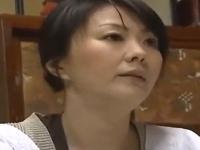 熟女が夢中になった若い下宿人との性交。家賃はいらない、欲しいのはその元気なチンポ。
