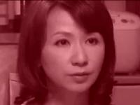 《牧原れい子》 オナニーを覗く若い男達を誘惑してのエロ行為 全裸でチンポを咥える濃厚フェラ抜き顔射でザーメン搾り取り。