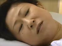 【ヘンリー塚本】「舐めて、触って、いじって～お願い、ベロで舐めまわして～」障害を患った熟女が介護ヘルパーのチンポで絶頂アクメ