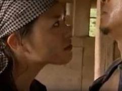 ＞巨乳の女ゲリラが捕虜の男の肉棒を使って逆レイプ。激イキ淫乱、痴女セックス
