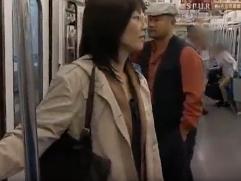 ＜ヘンリー塚本＞夫の前では言えない卑猥な言葉。淫語を口走り行きずりの男のマラで善がり狂い絶頂イキする淫乱妻