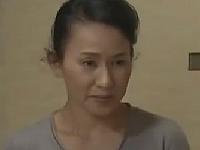 欲求不満の熟女のところに、目の不自由な男の相手をするお話が。引き受けて抱かれる淫乱ファック。