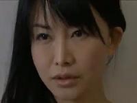 亭主との営みは罵声を浴びせて拒否する熟女妻が画家の先生に抱かれるときには淫乱モード炸裂の不貞妻