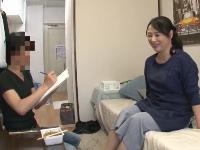 〖おばさんレンタル〗モデルをお願いされて気分良くした家事代行の熟女さん。裸にされて中出しまでされちゃう一部始終