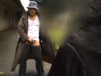 《ヘンリー塚本》熟女の前に現れた露出狂の男。オナニーばかりしている変態女に変態男。センズリ鑑賞から始まる発情、犯されファック《ヘンリー塚本》
