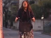 自宅でのオナニー、自転車に固定。変態性癖を持ったディルドの女。その正体は女医。患者のマラでもやりたい放題