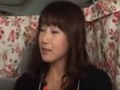 【熟女ナンパ】セックスレスと語る四十路の奥さん。乳首を露わにされると超爆乳。初対面チンポで寝取られ激イキ中出しセックス