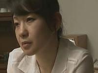 〖大沢萌〗怪我をしている熟母を気遣いながらの夫婦生活。淫乱モードでやりまくり