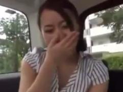 【人妻ナンパ】照れながらもエッチな質問に答えてくれる巨乳妻。車内とホテルで連続アクメの激イキ中出しファック