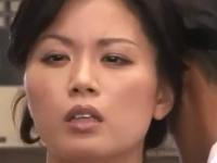 〖佐藤みき〗夫に先立たれた巨乳の未亡人。疼く身体で誘惑する義父に義兄弟。そして始まる淫乱モードが炸裂した淫行