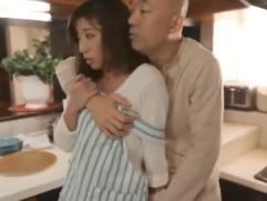 暴走した男に襲われる人妻。拒み抵抗しつつも感じてしまう淫らな体。そして抑えきれなくなる感情、究極の和姦