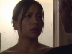 【佐々木恋海】寝たきりの夫を持ち欲求不満の妻が求めてしまった義兄の肉棒。そして始まる善がり狂う脳天を貫く激イキSEX