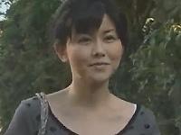 妻が待ちかねた服役していた夫の出所。1年半振りに味わえるマラ。お出迎えして早速一発。帰ってからも激しく抱き合う夫婦の営み