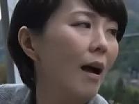 【円城ひとみ】「どう、その辺で青姦してみる気ない？」誘われて他人棒で抱かれる熟女妻。昼間から悶える発情、不倫ファック