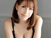 元タレントの美魔女がAV界に帰ってきた。その巨乳を武器に淫乱ファックを惜しげもなく披露