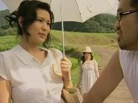 巨乳の熟母と娘が中年男と爺さんにご奉仕して抱かれる親子丼。《酒井ちなみ》