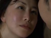 《浅井舞香》彼にとって私は初めての女。つまり筆下ろしをしたのは私。このペニスは私だけの物。熟女妻の危険な日常。
