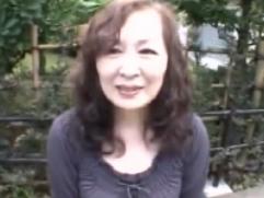 ７４歳の彼氏を持つ６２歳でバツ２の還暦熟女がAV出演。まだまだ現役、身体は敏感、若過ぎるチンポでハメ撮りSEX