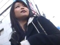 【人妻ナンパ】お声掛けされた20歳の綺麗な若妻さん。モザイク声変えを条件にAV交渉。謝礼に釣られて中出し乱交、絶頂イキ