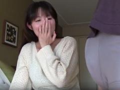 【センズリ鑑賞】「何がどうなってる？」「硬いです」可愛い顔して奥さん超エッチ。乳首とマンコを露わに「気持ちイイ～」