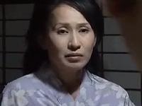 自慰行為で欲求を解消している熟女義母に欲情する義息「あんたが欲しい」力尽くでマンコを貫く強制レイプ