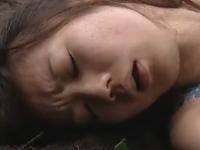 《ヘンリー塚本》狙われた悲惨な美女。田舎道で襲われて拉致されて強制レイプ「殺さないで～」《神崎レオナ》