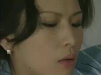 〖酒井ちなみ〗生活の為、娘をも巻き込んで男に抱かれ続ける貧困層の巨乳妻
