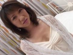 ＞「今男と人としたいんです」好き者の主婦が男優が帰った後にも欲しがるチンポ。カメラマンにおねだりしての激イキ淫乱SEX