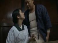 《ヘンリー塚本》邪魔な娘を家から追い出し、熟女と男が発情ファック。