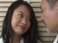 《ヘンリー塚本》爆乳の美人妻が亭主の知人を色気で誘惑。激しく抱き合悶える発情、不倫ファック