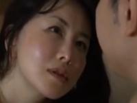熟女妻が夢中な若い男。このチンポは誰にも咥えさせたくない私だけの物。禁断の相手、息子の友達　《浅井舞香》