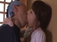 ＜波多野結衣＞昼間から情事に溺れる美人妻。職人の愛撫に善がりっぱなしの淫らな性交