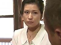 《酒井ちなみ》貧困の母と娘が旦那様に抱かれる親子丼。マンコを並べての淫行生活