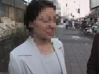 ＜土下座ナンパ＞27歳の奥さんが・・・廻されての乱交、初対面チンポでハメられまくりの激イキ大量顔射