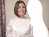 普段はバイブを使っている奥様が今宵はチンポ。ハメられて善がり狂っての激イキ中出しファック