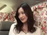 【人妻ナンパ】五十路のセレブ妻2人を寝取って無許可の中出し