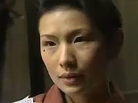 お坊ちゃまを誘惑する割烹着姿の家政婦。マラを咥え淫乱モードが炸裂した淫行