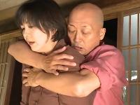 〖円城ひとみ〗亡き夫の兄に狙われて襲われる未亡人「お兄さん、やめてくだい」