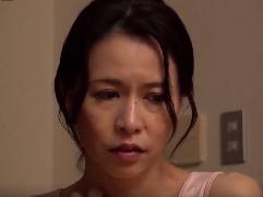 ＜井上綾子＞息子の友達に告白され犯されたのが始まり。そして抑えきれなくなっていく淫らな感情、ただれた日常