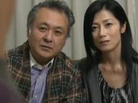 中年男の単独さんを加え3Pを楽しむ熟年夫婦。主人と単独さんのシックスナインは興奮します。ひわいなエロスを楽しむ淫行