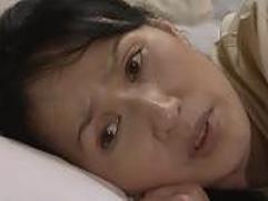 ＞熟年夫婦に夫に浮気され単独参加の主婦。妻が覗く前で中出しファックをする夫。そしてその妻のマンコにも他人棒が・・・