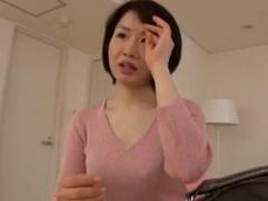 ＞結婚1年目で三十路の新婚さん。夫婦の営みは月1、それが悩み。今宵は初対面チンポで寝取られ激イキ、ハメ撮りファック