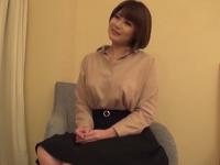 結婚歴4年目に入った奥さんは半年以上のセックスレス。裸になると凄いんです、美乳で巨乳。イカされての中出しファック