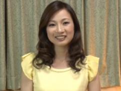 【初撮り】欲求不満な身体を慰めて貰いたくAV出演を決意した三十路の奥さん、エッチな体験
