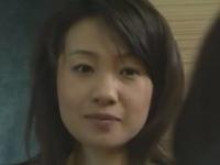 《大沢萌》他人のマンコへ射精する旦那。それを覗いて熟女妻が大興奮。夫婦交換、発情ファック。《ヘンリー塚本》