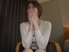 ＞「前回が凄く忘れられなくって来ちゃいました」と奥さん。今宵は旦那に内緒で激イキ淫乱、中出しファック「もっとください～」