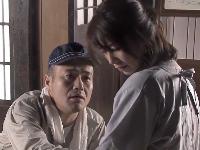 ＜翔田千里＞貧困層の熟女未亡人に優しくしてくれる大家。でも目的は身体。マラを貫く淫乱ファック