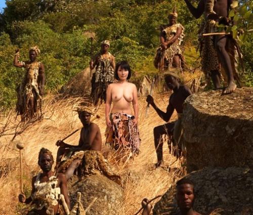 四十路熟女看護師がアフリカの原住民の村へ旅行しに行ったら部族の掟でレイプされる黒人巨根で白目痙攣ポルチオイキ！