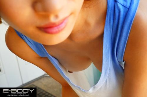 巨乳若妻のノーブラ誘惑隣の欲求不満な奥様の美乳がチラリいけない人妻NTR寝取られ中出しセックスを盗撮隠し撮り
