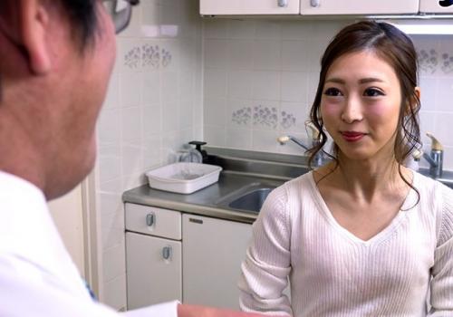 近所の可愛い若奥さんをなんとか口説いて真っ昼間からNTR寝取られ不倫セックス巨根をぶち込む！